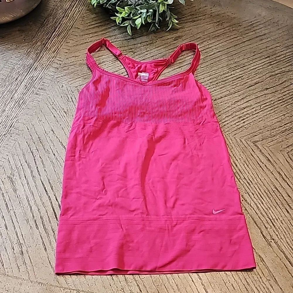 Nike fit dry tank top size M